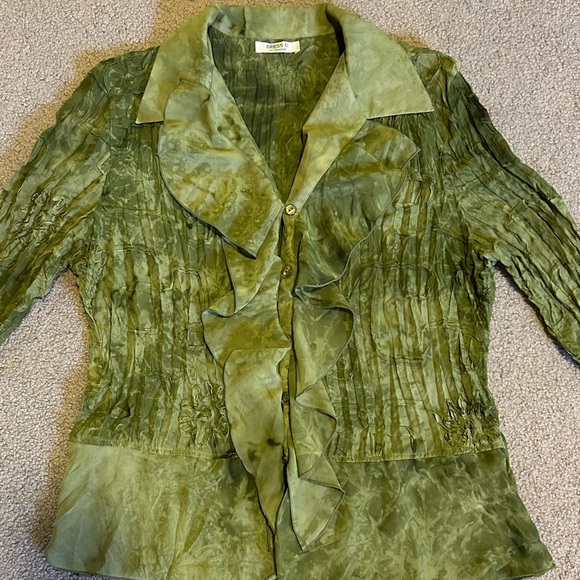 M Ruffle Blouse - Picture 3 of 9